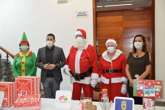 Presentación del proyecto 'Telde en Navidad' con presencia de Papá Noel y su esposa/TA.